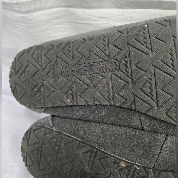 Minnetonka Charcoal Faux Fur Lined Moccasins size 7 - Picture 9 of 9